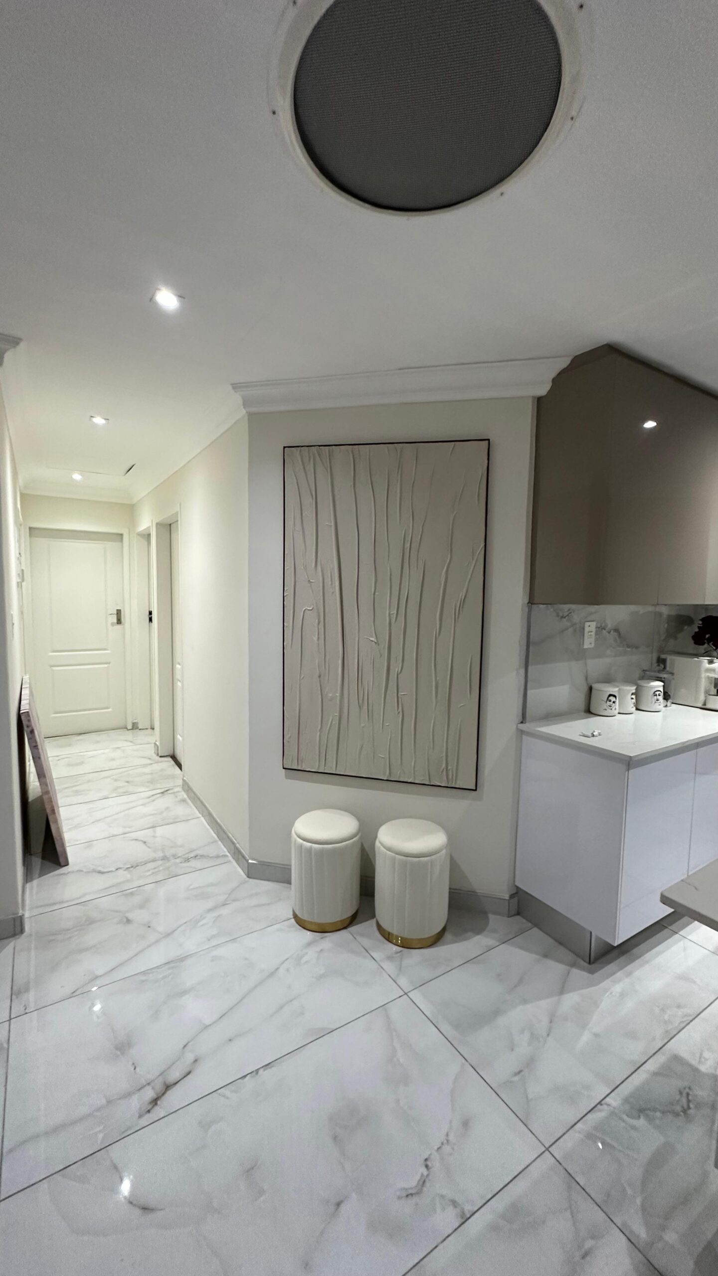 A0 stretched beige sheet canvas - Image 3